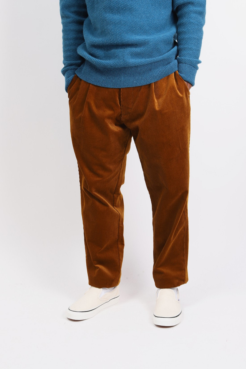 Pleated trousers penton cord Rust
