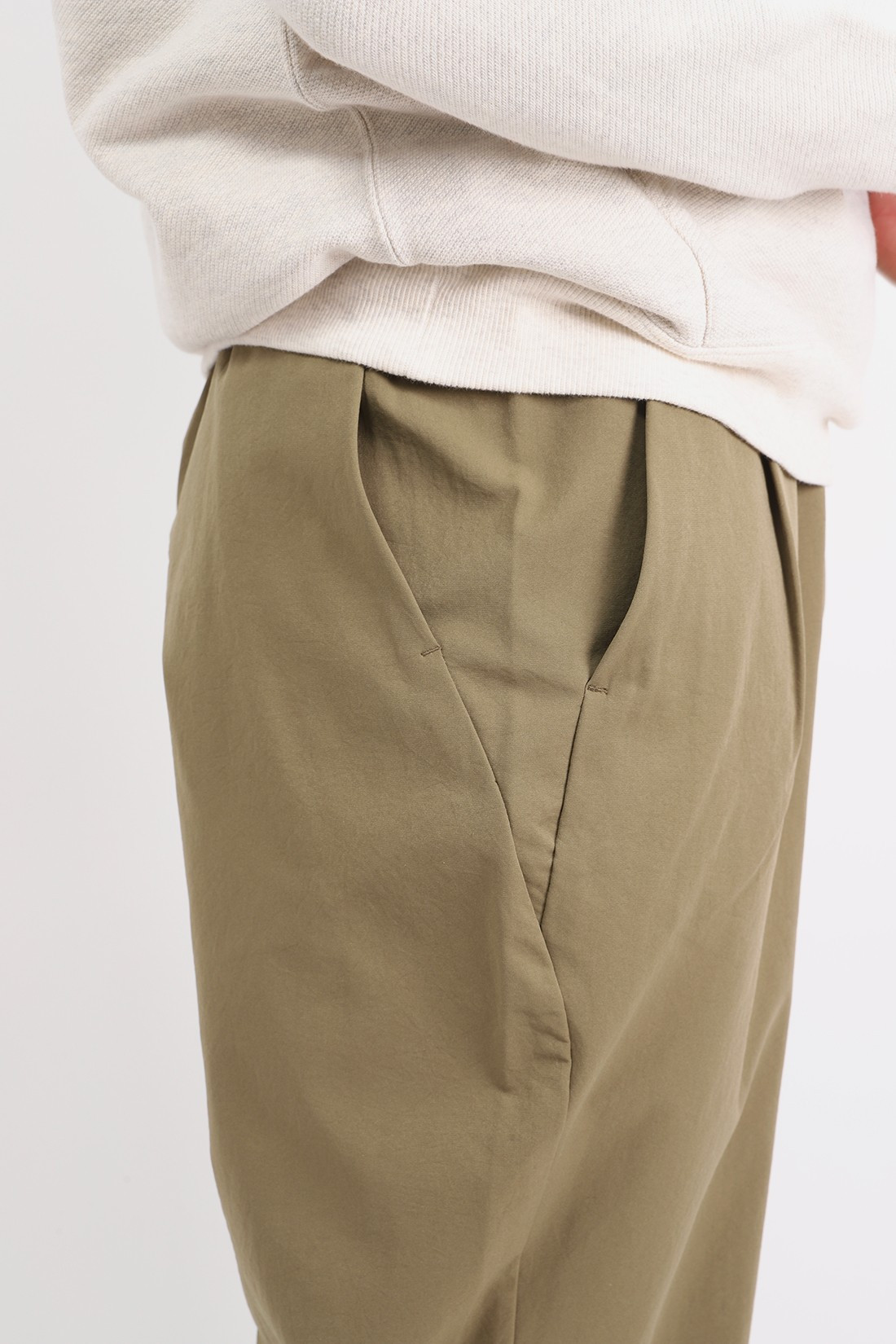 GOLDWIN / One tuck tapered stretch pants Olive