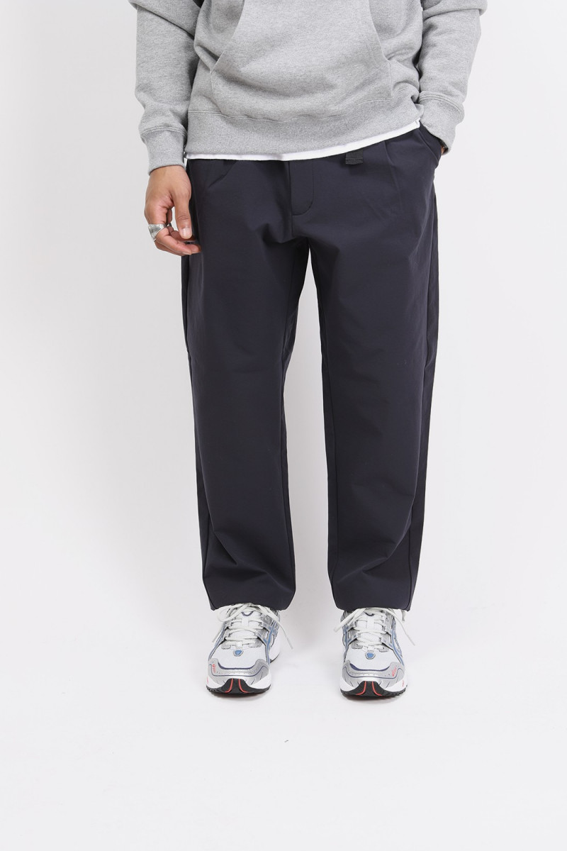 One tuck tapered stretch pants Navy
