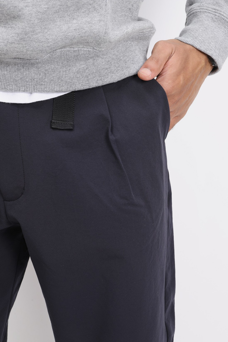 One tuck tapered stretch pants Navy