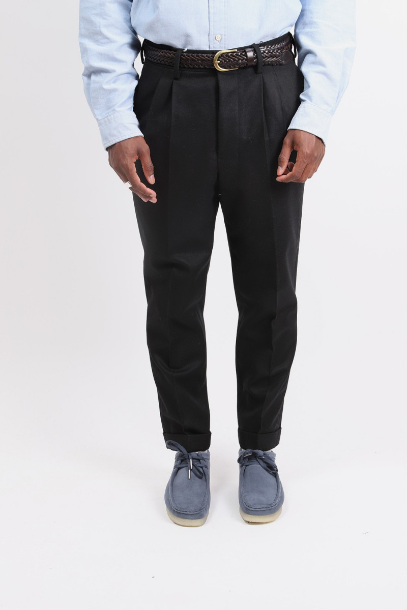 Pleated carrot trousers Noir