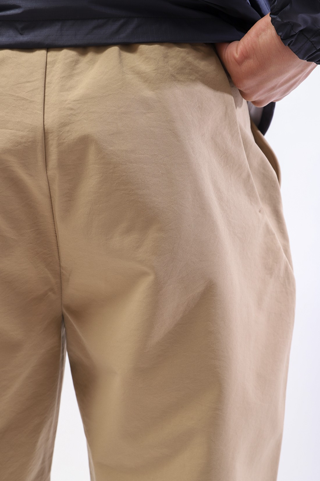 GOLDWIN / One tuck tapered stretch pants Clay beige