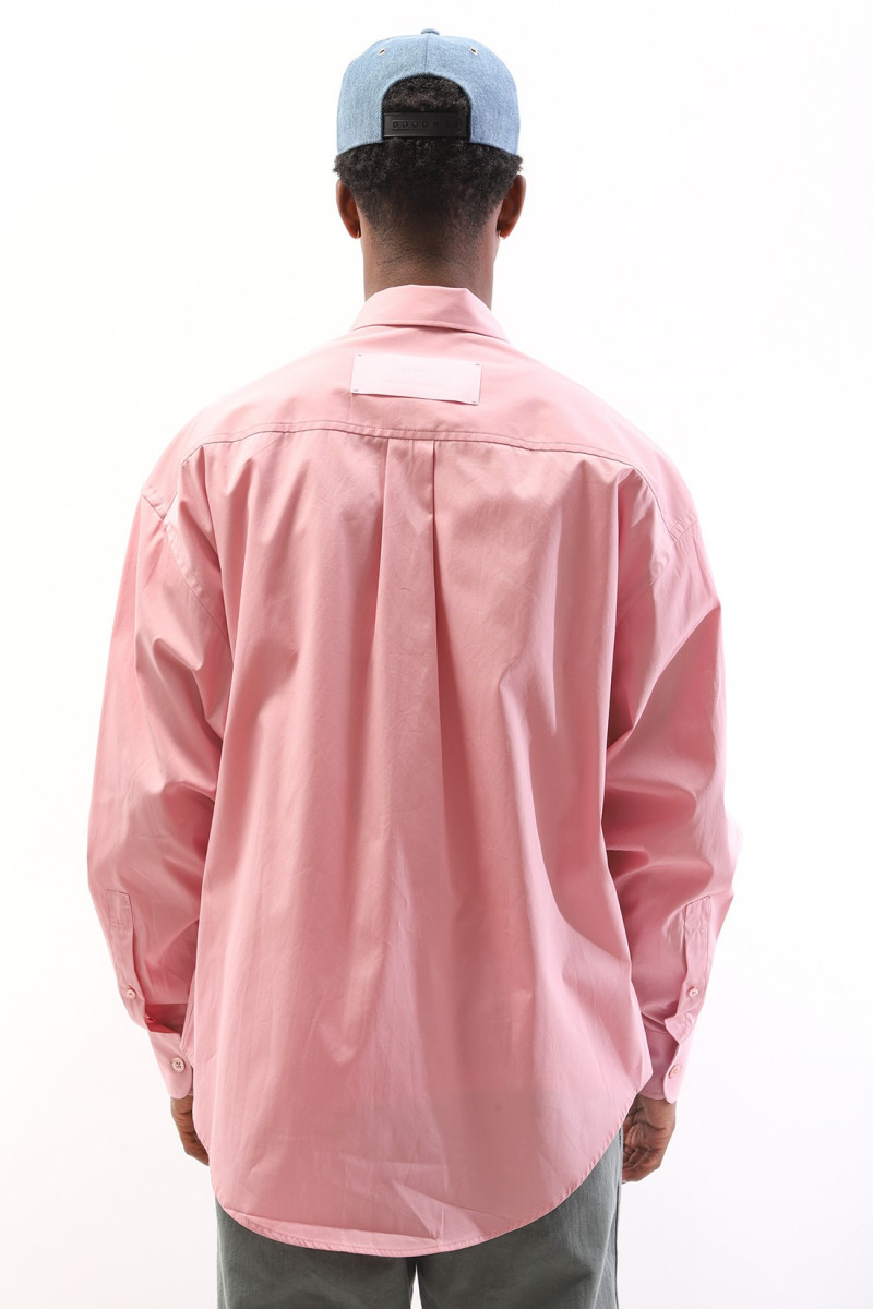 Chemise avec étiquette ami en Satin pink