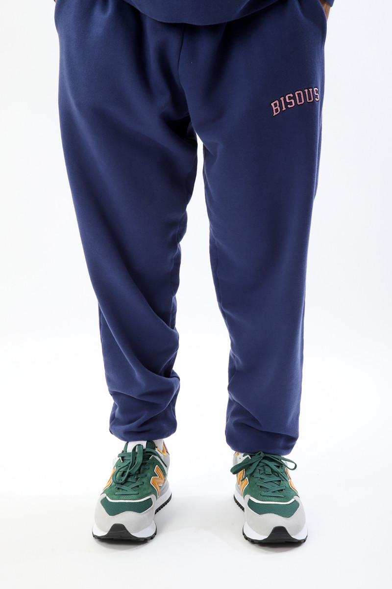 Bisous skateboards Sweatpants college bisous Navy - GRADUATE STORE