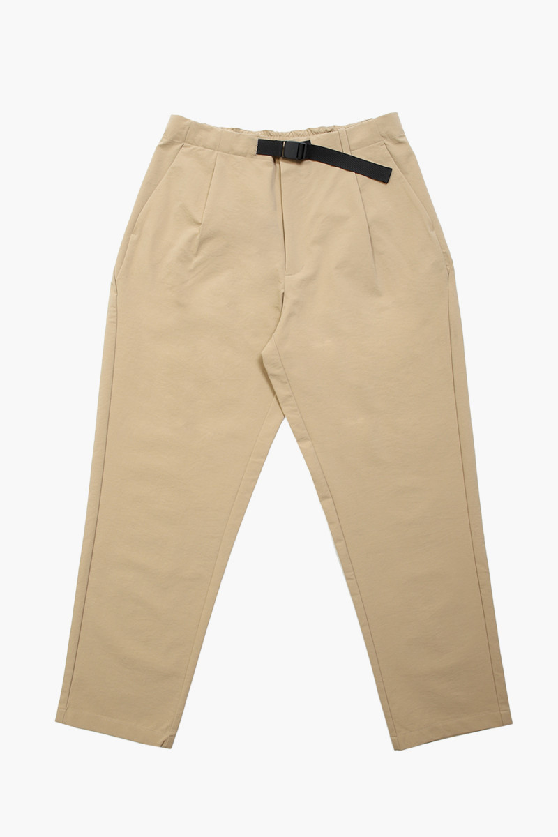 One tuck tapered stretch pants Clay beige