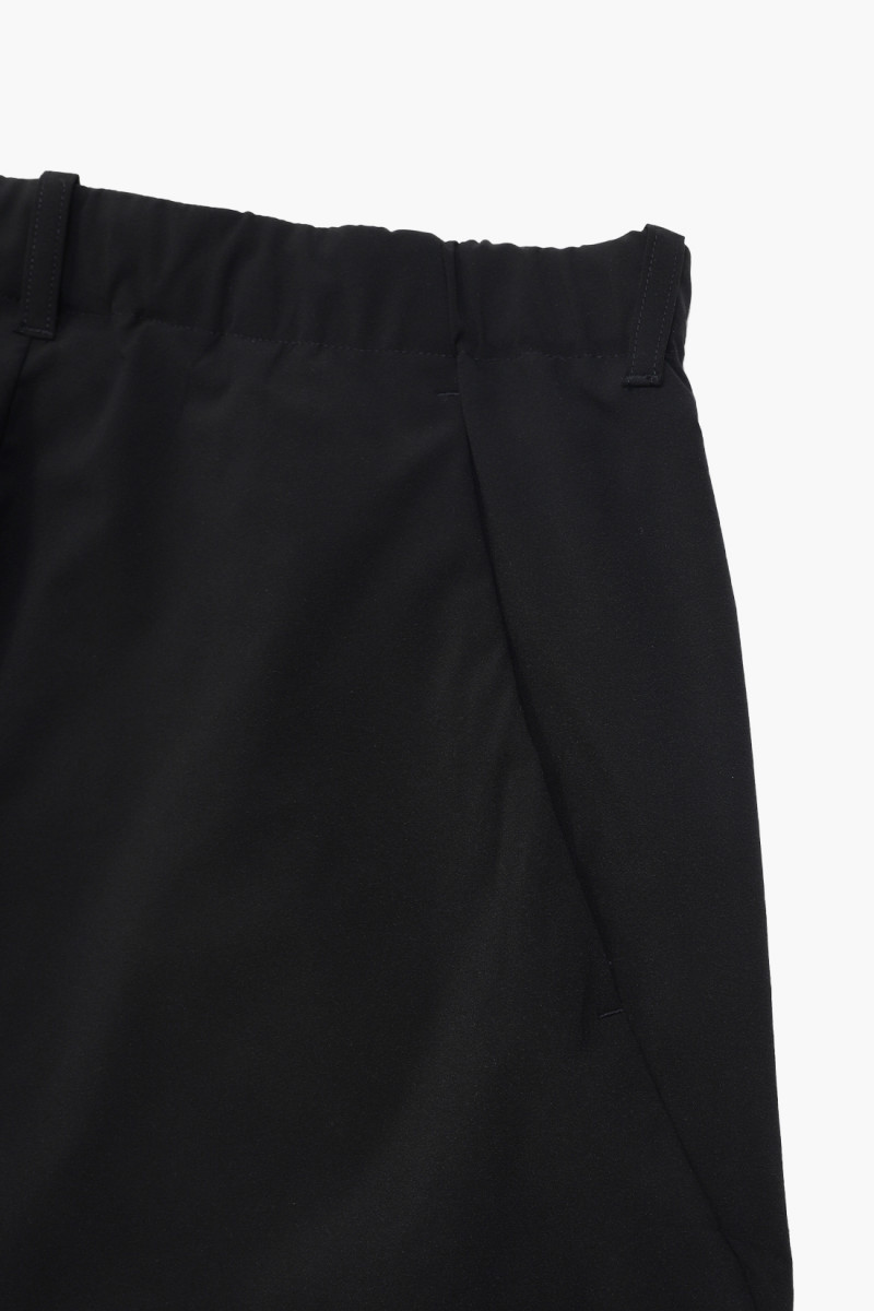 One tuck tapered light pants Black