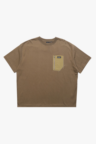 Wild things Chest woven poctet t-shirt Sand - GRADUATE STORE