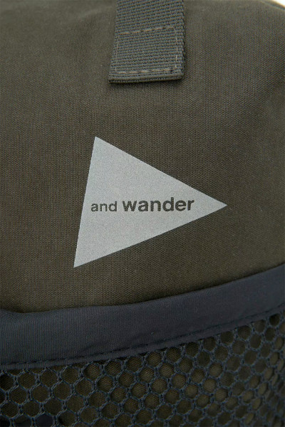 And wander Pe/co two way bag Dark khaki 181 - GRADUATE STORE