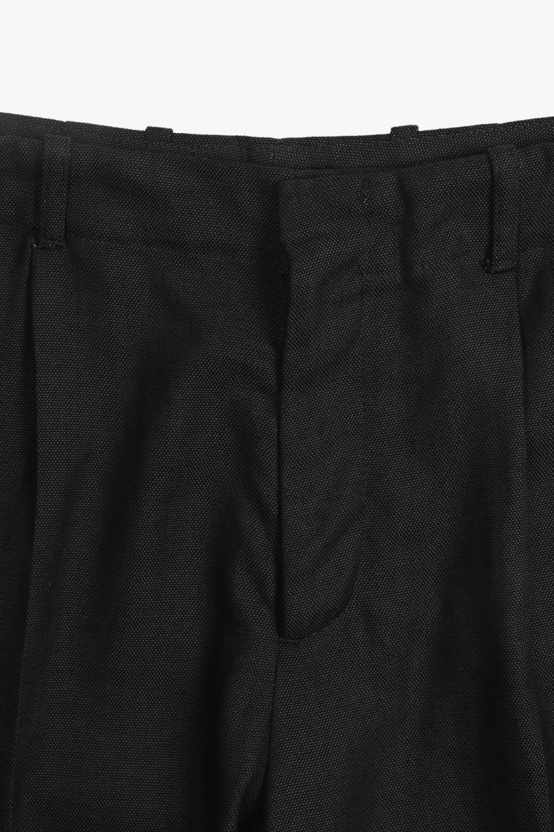 Borrowed chino Draping black canvas