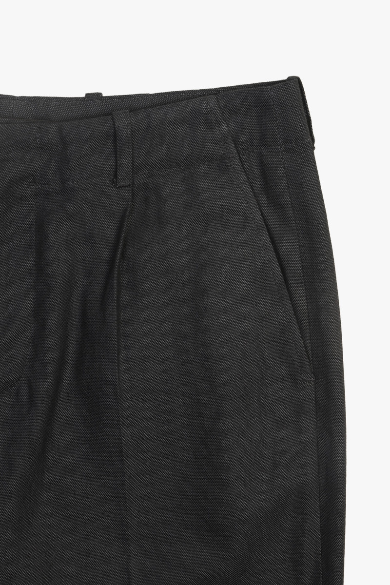 Borrowed chino Draping black canvas