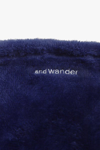 And wander High loft fleece neck warmer Blue - GRADUATE STORE