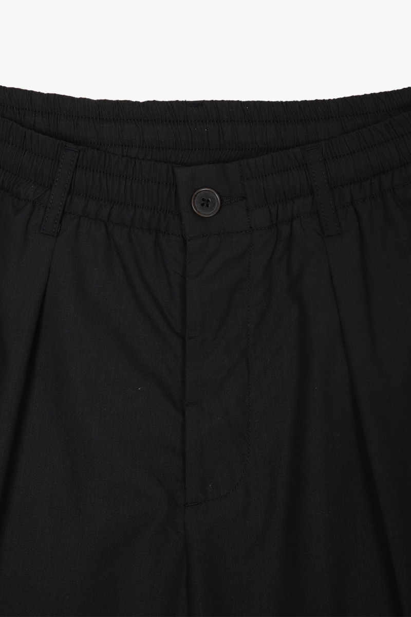 Pleated track short polytech Black