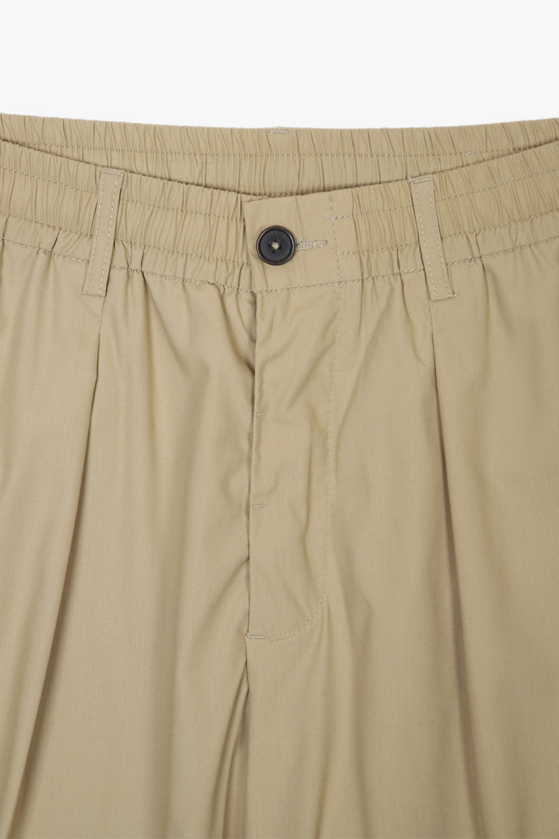 Pleated track pant polytech Sand