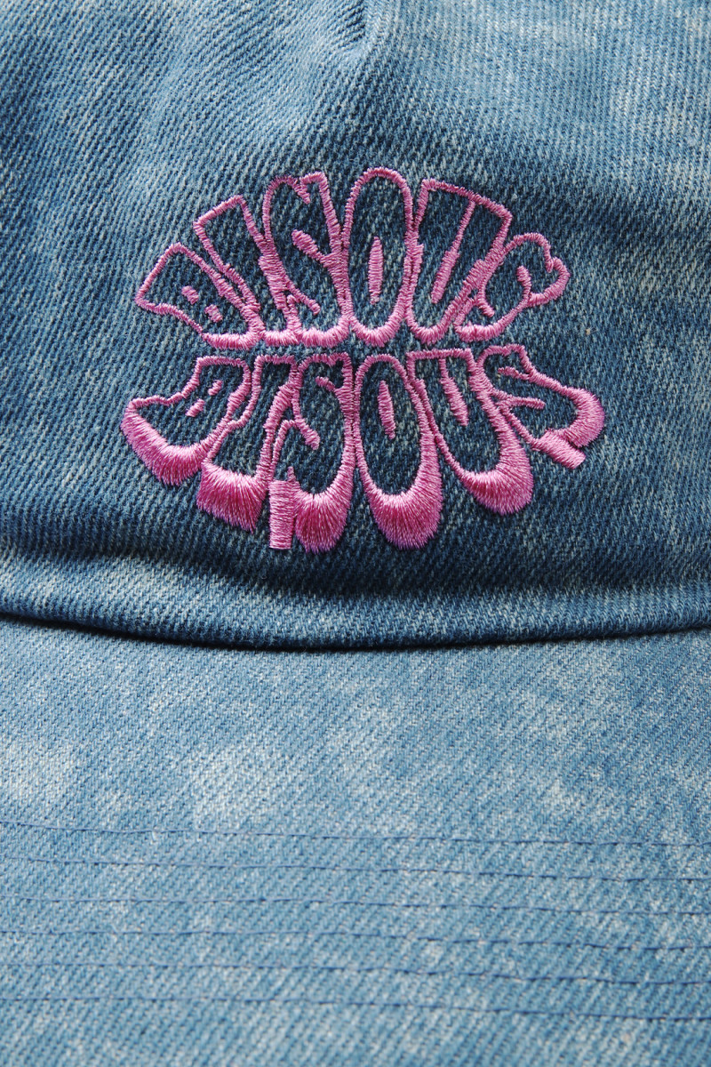 Caps lips Denim bleach