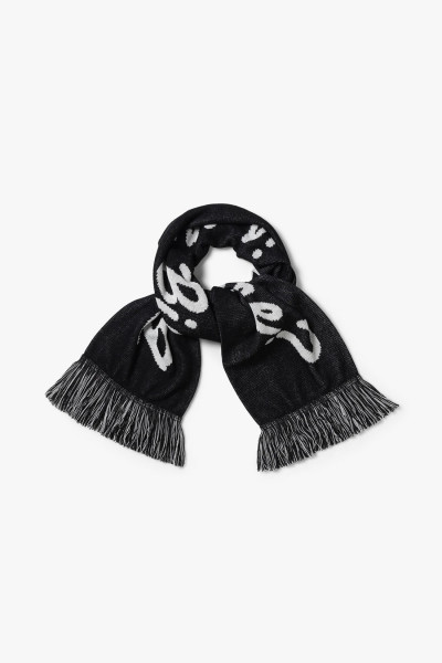 Bourgeois or bizarre scarf...