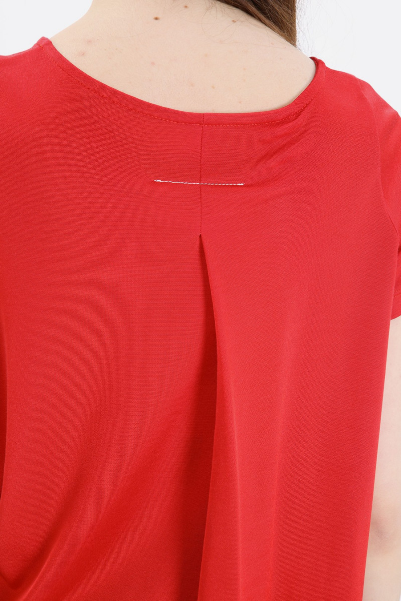 Unbalanced red pleated top Red