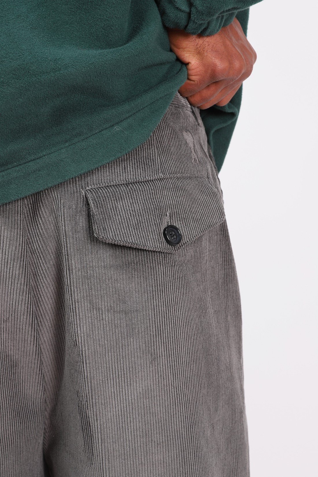 AMI / Corduroy carrot trousers Grey