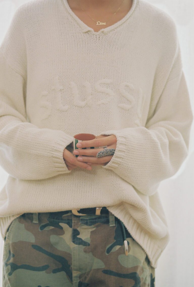 pull stussy, pantalon cargo, maille stussy