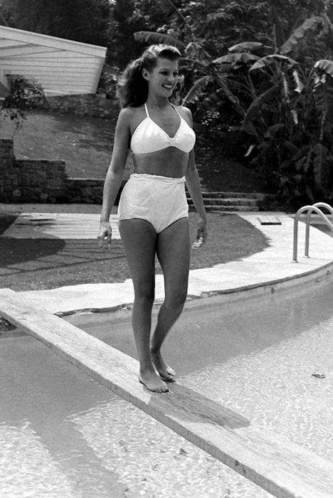 archive photo femme bikini tenue